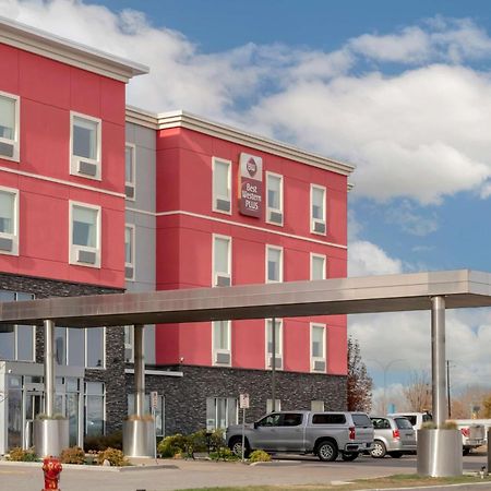 Best Western Plus Airport Inn & Suites Саскатун Екстериор снимка