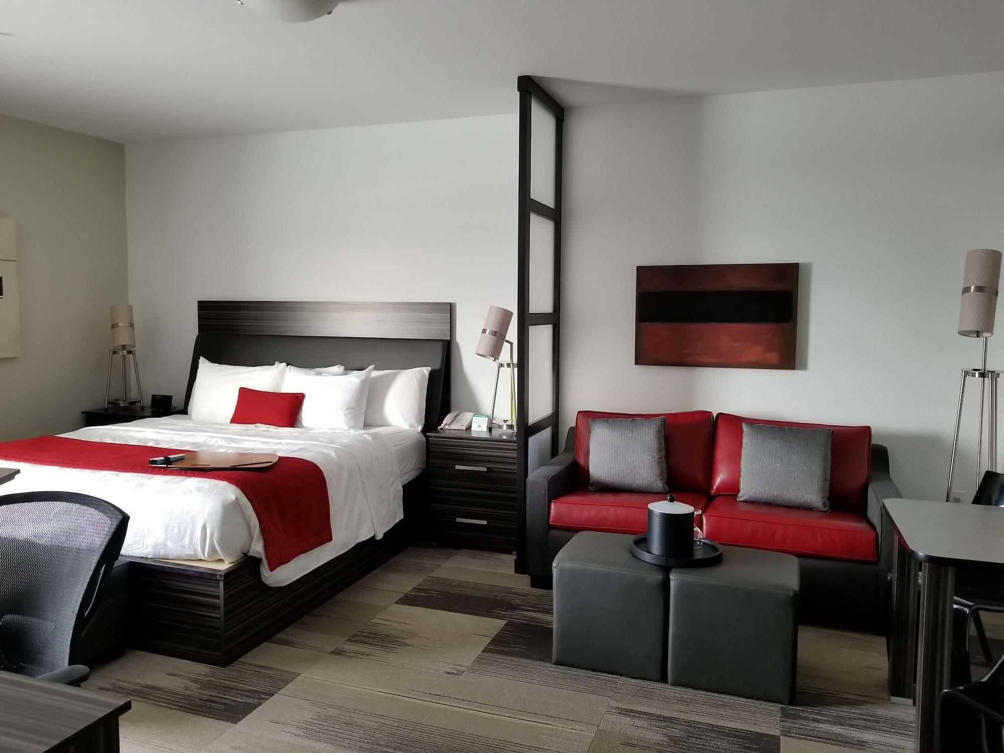 Best Western Plus Airport Inn & Suites Саскатун Екстериор снимка