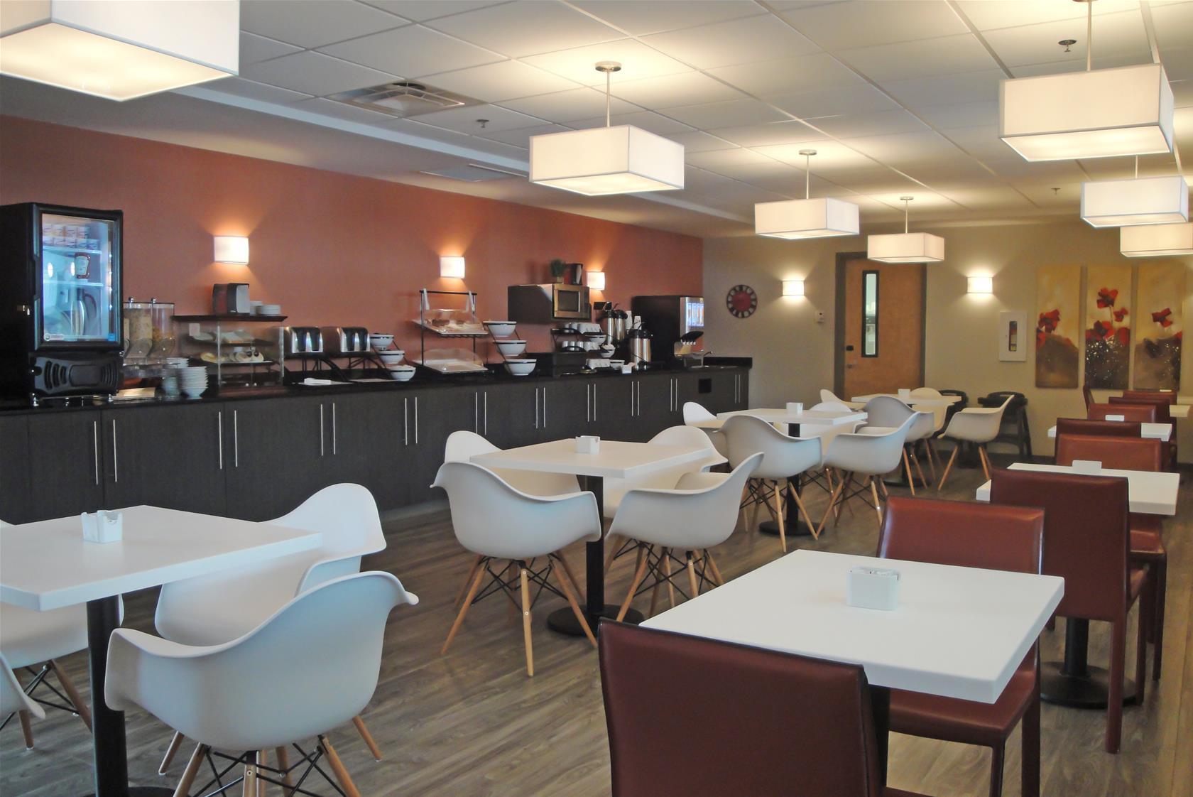 Best Western Plus Airport Inn & Suites Саскатун Екстериор снимка