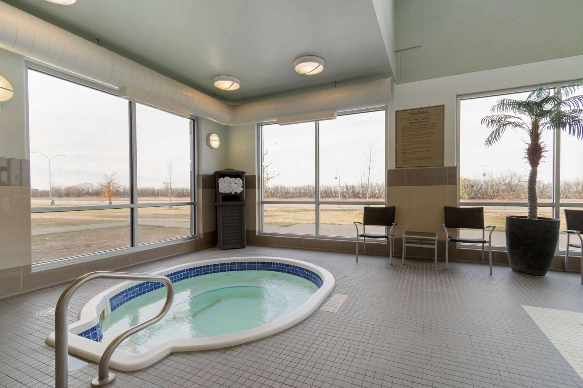 Best Western Plus Airport Inn & Suites Саскатун Екстериор снимка
