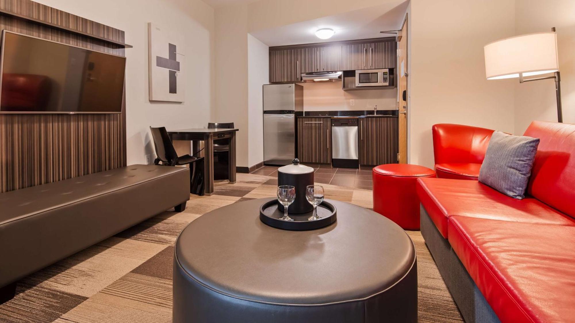 Best Western Plus Airport Inn & Suites Саскатун Екстериор снимка