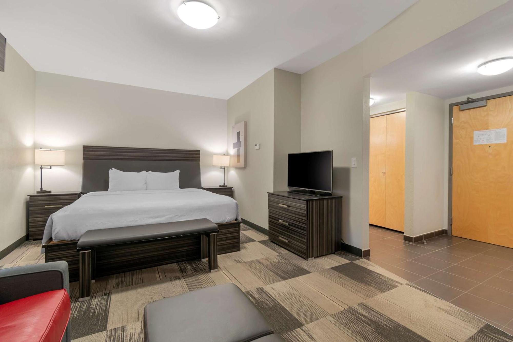 Best Western Plus Airport Inn & Suites Саскатун Екстериор снимка