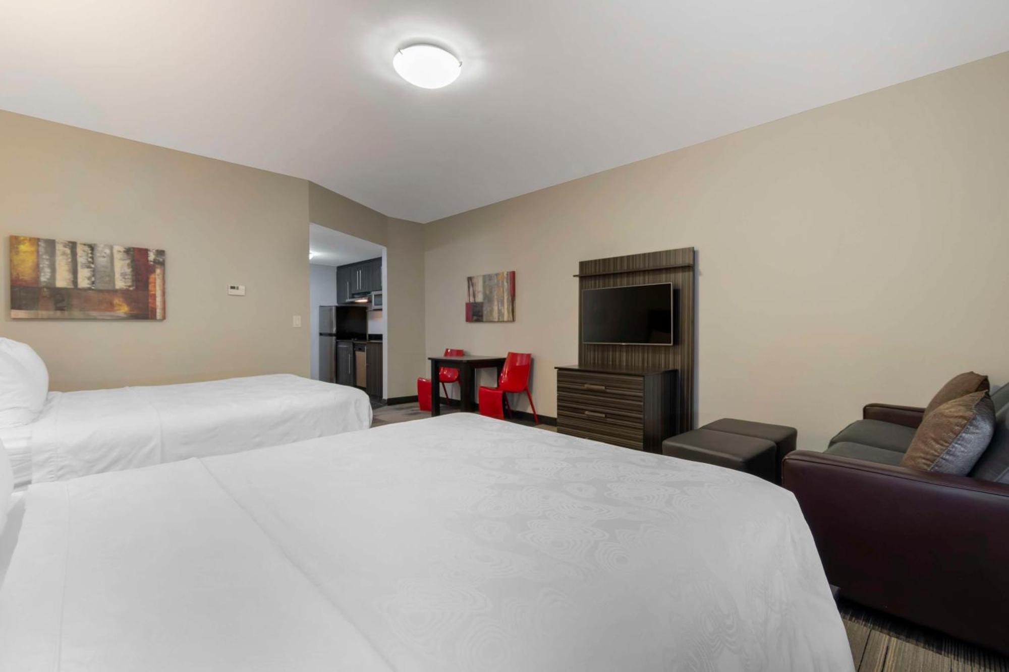 Best Western Plus Airport Inn & Suites Саскатун Екстериор снимка