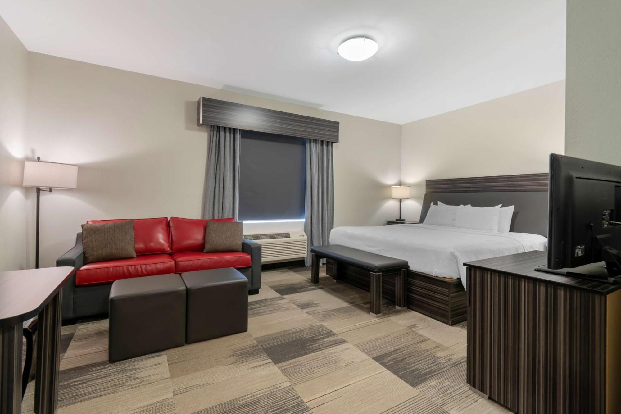 Best Western Plus Airport Inn & Suites Саскатун Екстериор снимка