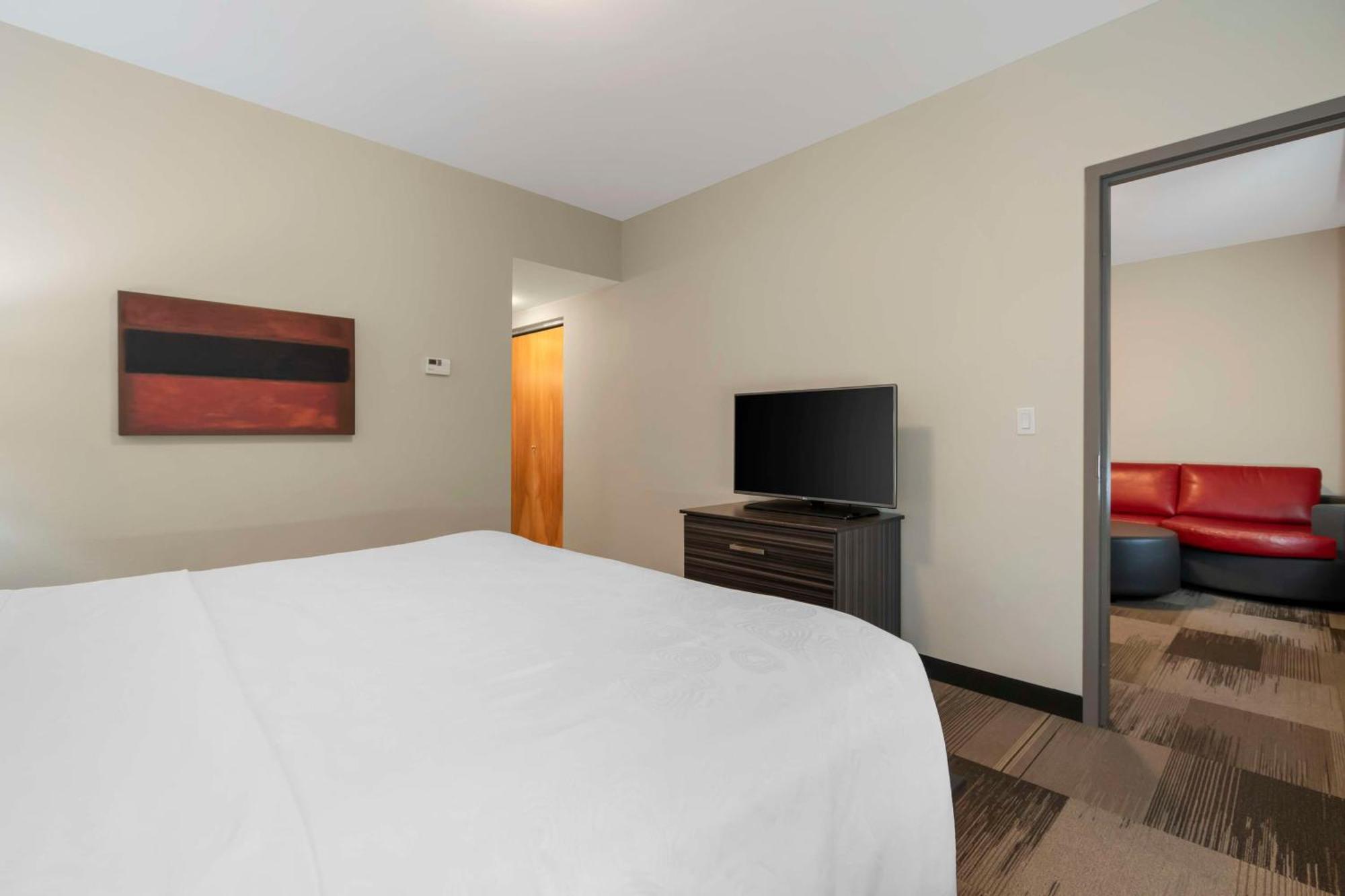 Best Western Plus Airport Inn & Suites Саскатун Екстериор снимка