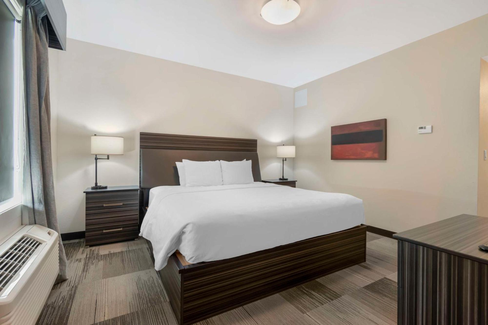 Best Western Plus Airport Inn & Suites Саскатун Екстериор снимка