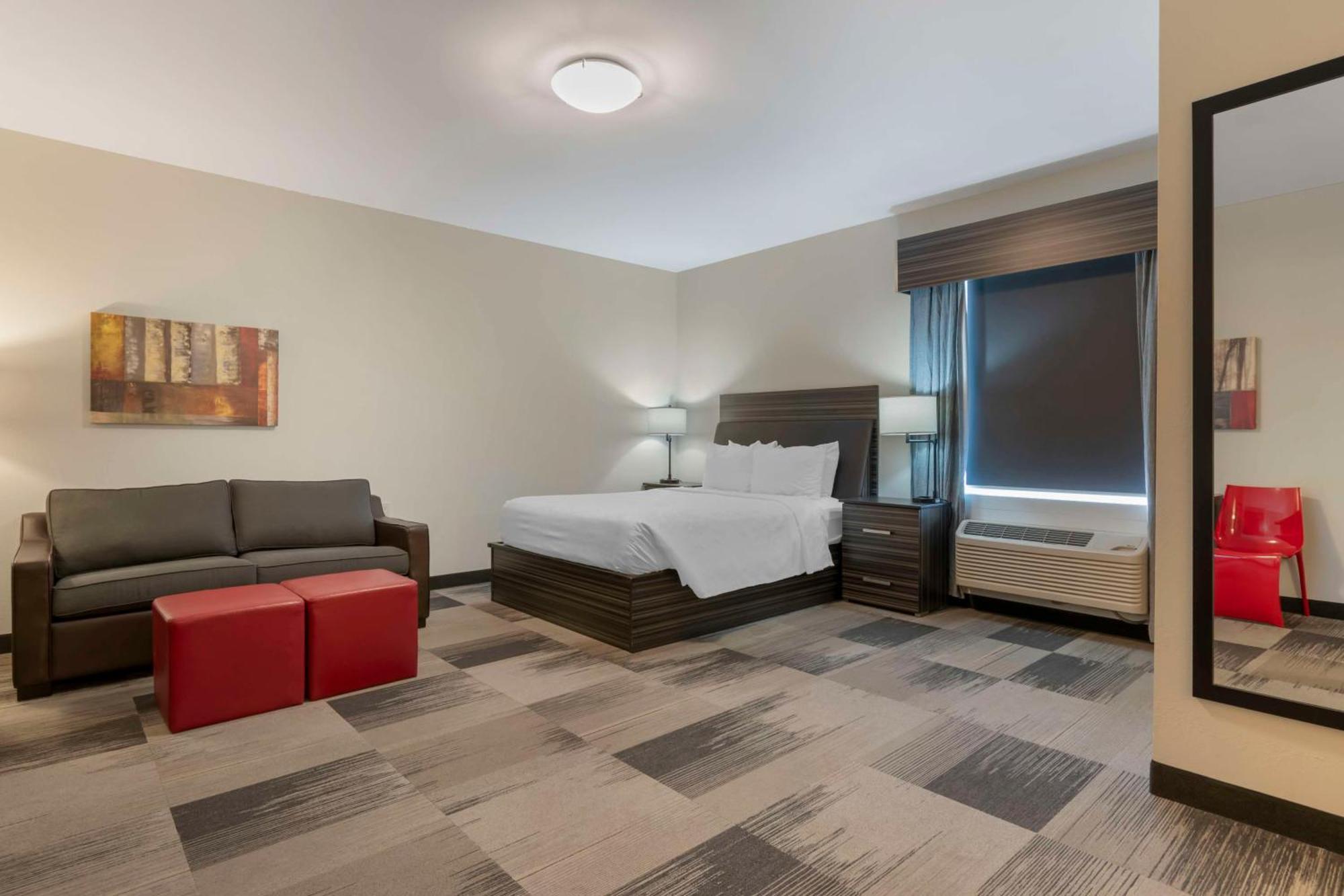 Best Western Plus Airport Inn & Suites Саскатун Екстериор снимка