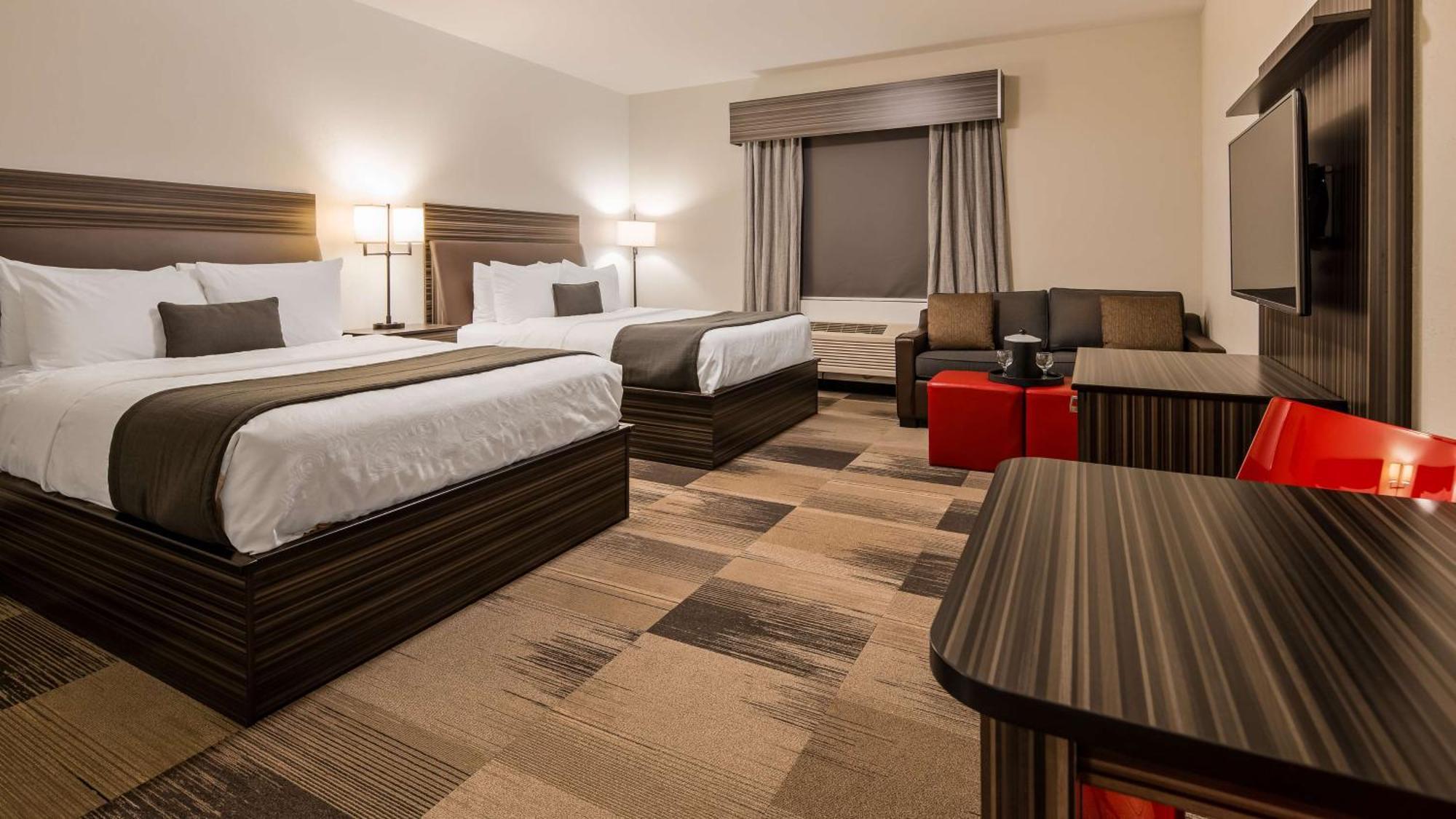 Best Western Plus Airport Inn & Suites Саскатун Екстериор снимка