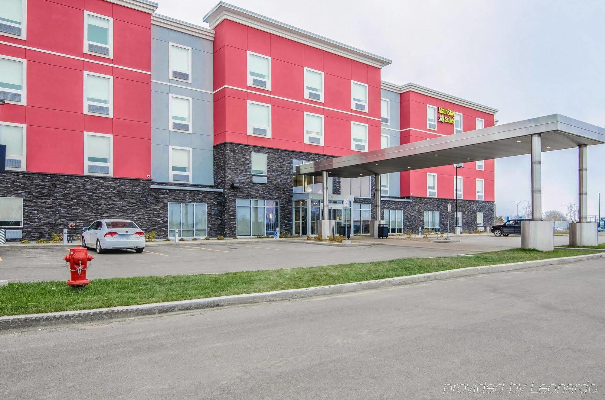 Best Western Plus Airport Inn & Suites Саскатун Екстериор снимка