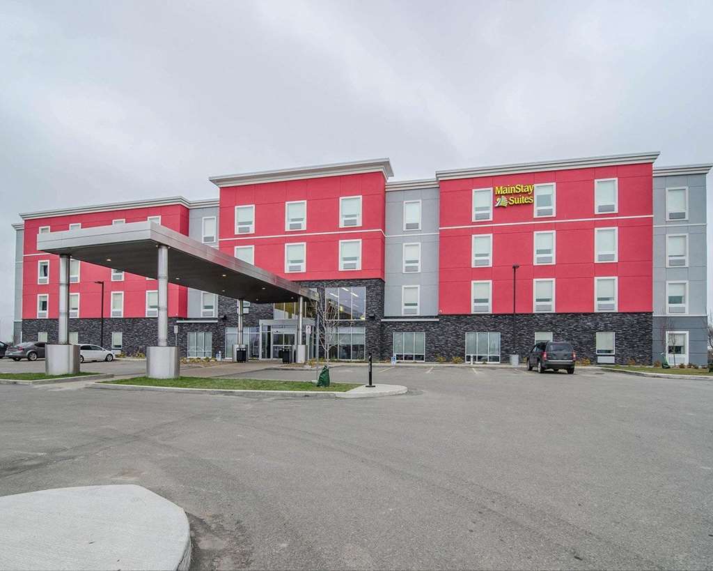 Best Western Plus Airport Inn & Suites Саскатун Екстериор снимка