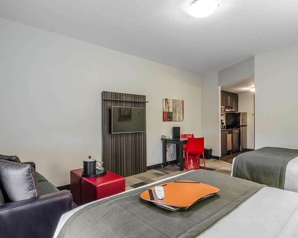 Best Western Plus Airport Inn & Suites Саскатун Стая снимка