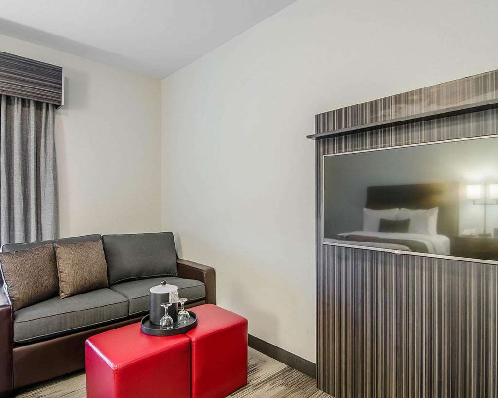 Best Western Plus Airport Inn & Suites Саскатун Стая снимка
