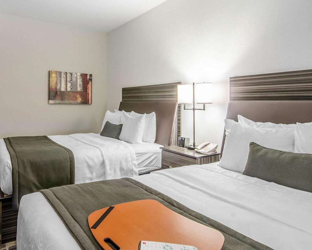 Best Western Plus Airport Inn & Suites Саскатун Стая снимка