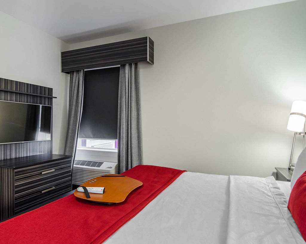 Best Western Plus Airport Inn & Suites Саскатун Стая снимка