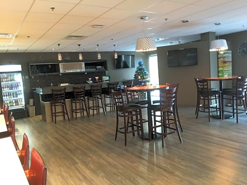 Best Western Plus Airport Inn & Suites Саскатун Екстериор снимка
